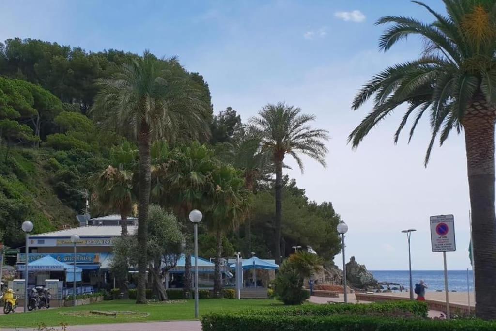Somriu Apartament Fenals Platja Lloret de Mar Bagian luar foto